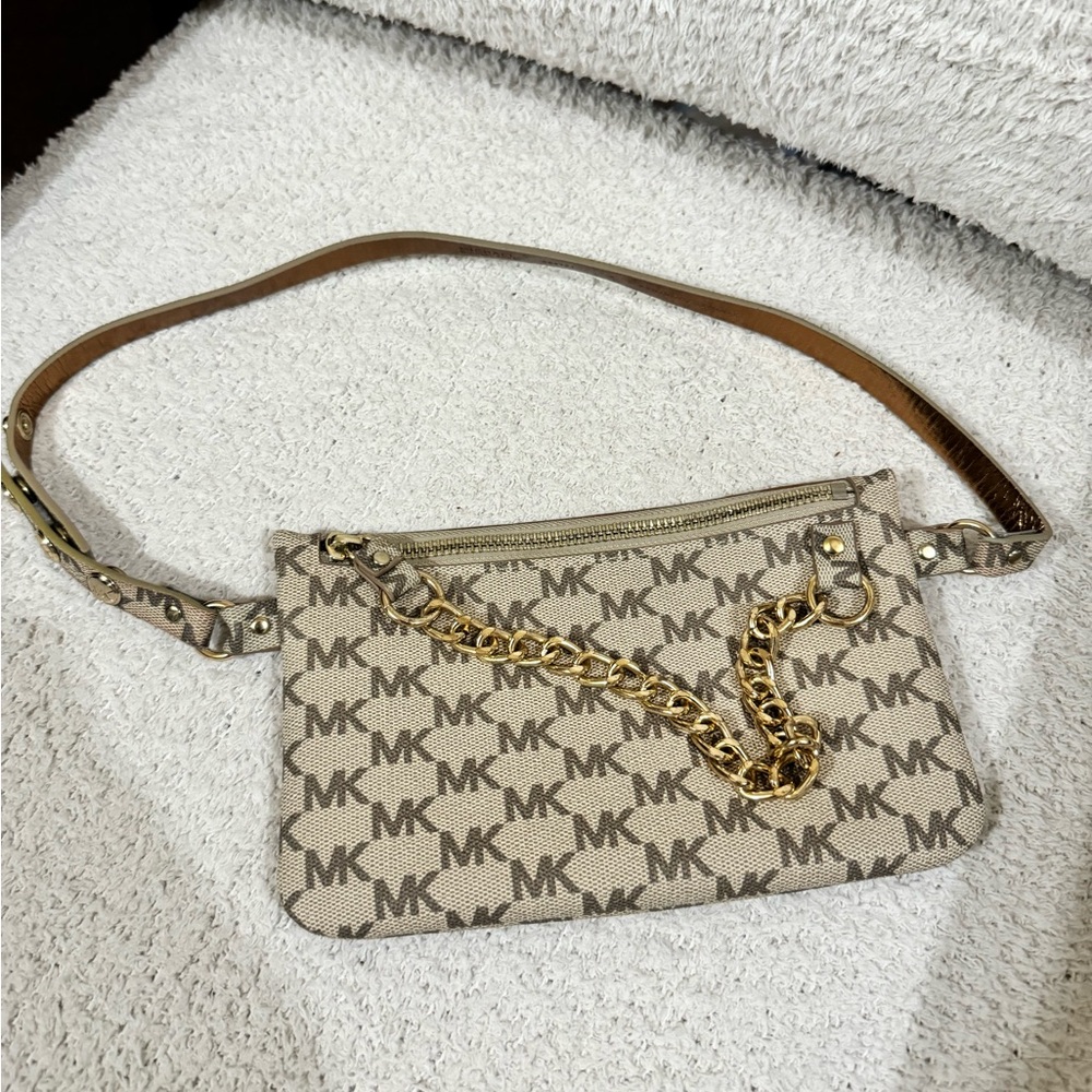 Michael Kors small belt bag - Picture 1 of 3